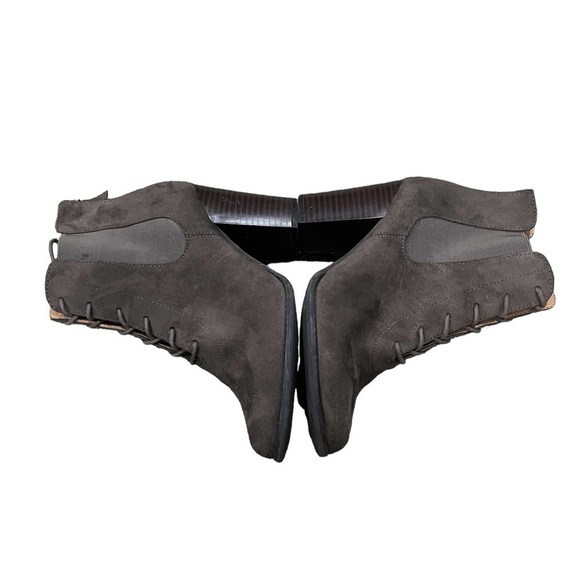 CP Tauper Taupe Lace Up Back Zipper Block Heel Ankle Boots Size 8 1/2 Women's - Picture 6 of 9